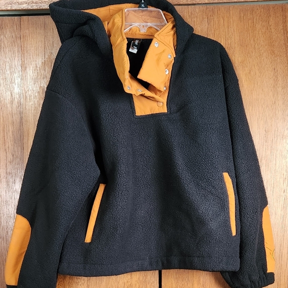 Savvi saavi  size medium camper sherpa pullover nwot black/orange - Picture 1 of 5